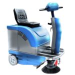 Spazzatrice Mini Sweeper di colore blu e grigio, su sfondo bianco